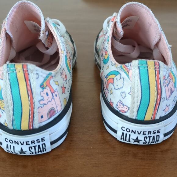 Convers Girls Chuck Taylor All Star Rainbow Castles Big Kids' Sneakers size 1 - Picture 3 of 9